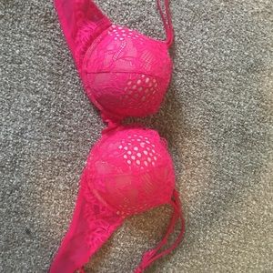 Victoria secret bombshell bra size 34C like new